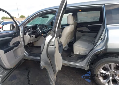 2015 Toyota Highlander Le Plus V6 z USA, uszkodzony, nr VIN 5TDZKRFH2FS080006